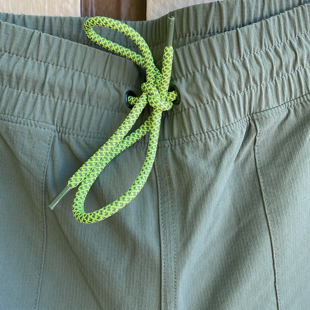 GapFit Pants - Picture 2 of 8